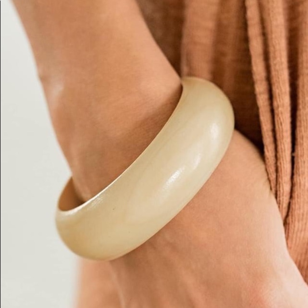❤️‍🔥5/$25❤️‍🔥 Whimsically Woodsy White Bracelet